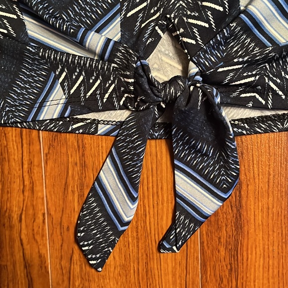 Sleeveless blue blouse - Picture 5 of 6